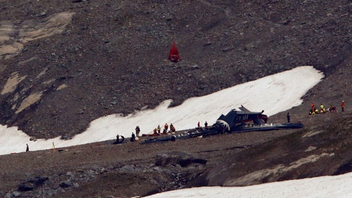 Νεκροί όλοι οι επιβάτες του αεροσκάφους που συνετρίβη το Σάββατο στην Ελβετία
