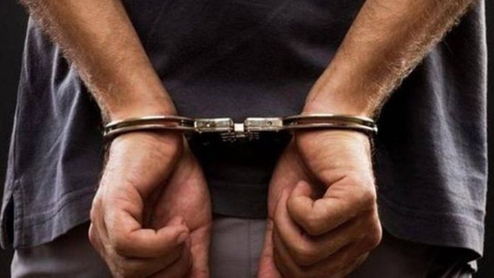 Δύο κλοπές μέσα σε λίγη ώρα – Νεαρός διέρρηξε σπίτι και περίπτερο προτού συλληφθεί