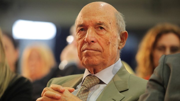 Θα κατεδαφιστεί η περίφραξη του Σημίτη;