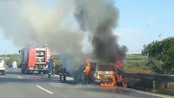 Αυτοκίνητο “λαμπάδιασε” στην Εθνική Οδό Πατρών – Κορίνθου