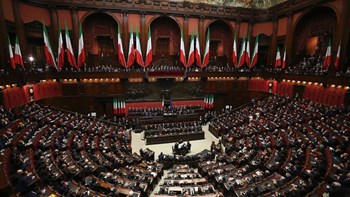 Το ιταλικό κοινοβούλιο έδωσε πράσινο φως στον νέο νόμο για τα εργασιακά