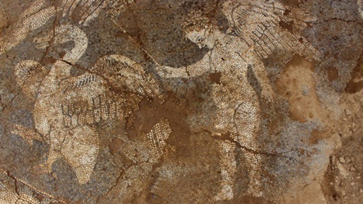 Εντυπωσιακό ψηφιδωτό από τον 4ο αιώνα π.Χ. έφερε στο φως η αρχαιολογική σκαπάνη στην Άρτα