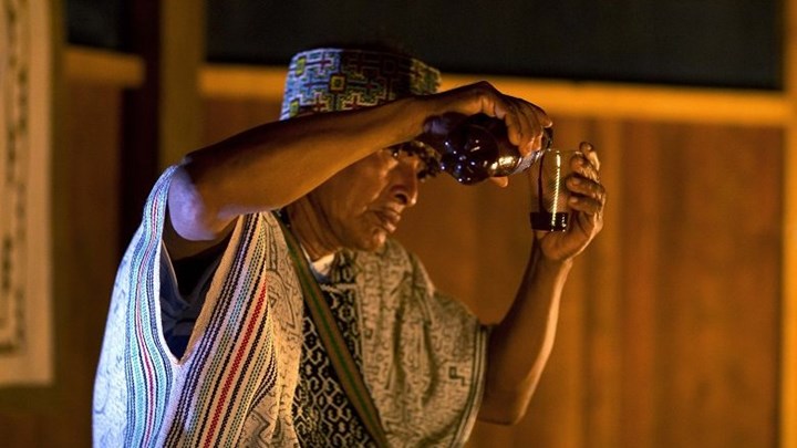 Φρίκη: Ηλικιωμένος μάγος κρατούσε επί 15 χρόνια φυλακισμένο ένα κορίτσι σε σπηλιά στην Ινδονησία και το βίαζε