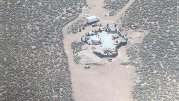 Τα λείψανα ενός αγοριού εντοπίστηκαν στην έρημο όπου κρατούνταν όμηροι 11 παιδιά