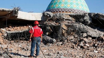 Στους 164 νεκρούς αυξήθηκε ο απολογισμός των θυμάτων από τον καταστροφικό σεισμό στην Ινδονησία