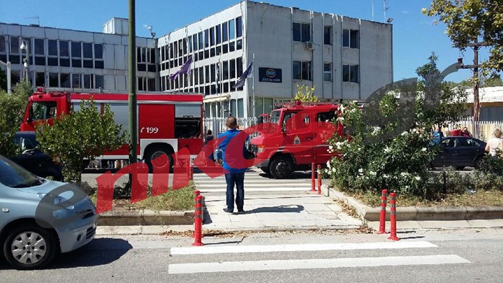 Φωτιά στα γραφεία της διοίκησης του ΟΑΕΔ- ΤΩΡΑ- ΦΩΤΟ αναγνώστη