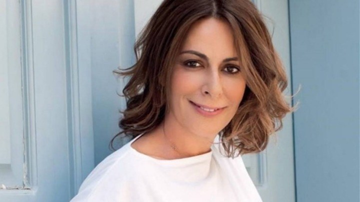 Πλήθος κόσμου στο τελευταίο “αντίο” στη Ρίκα Βαγιάνη – ΒΙΝΤΕΟ