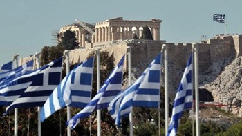 FT: Η κρίση δεν έβαλε τέλος στο πελατειακό κράτος στην Ελλάδα