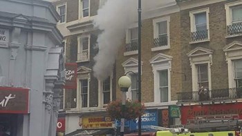 Πυρκαγιά σε τετραώροφο κτίριο στο Λονδίνο
