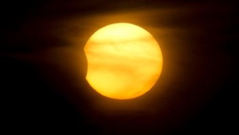 Μερική έκλειψη Ηλίου το Σάββατο – Από πού θα είναι ορατό το φαινόμενο