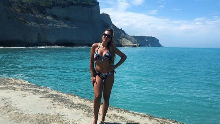 Επιμένει ελληνικά η κόρη του Ζάεφ – Αναστατώνει την Κέρκυρα – ΦΩΤΟ