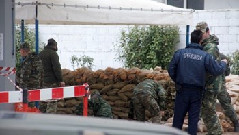 Ολοκληρώθηκε η μεταφορά οβίδας από σπίτι στου Χαριλάου