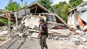 Μεγαλώνει διαρκώς η λίστα των θυμάτων του φονικού σεισμού στην Ινδονησία