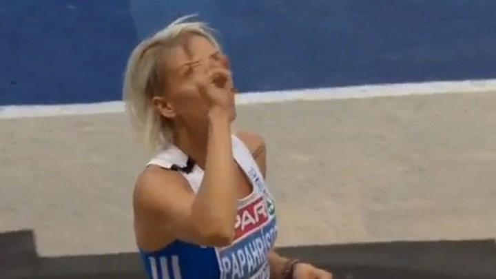 Στα θύματα της φονικής πυρκαγιάς αφιέρωσε το άλμα της η Βούλα Παπαχρήστου – ΒΙΝΤΕΟ