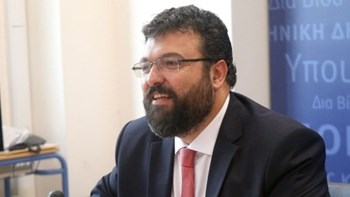 Υφυπουργός Αθλητισμού για Τσιτσιπά: Θα μας τρελάνει όλους – Μπράβο αγόρι μου!