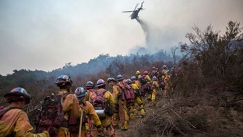 Πύρινος εφιάλτης στις ΗΠΑ – Μαίνονται πάνω από 100 φωτιές