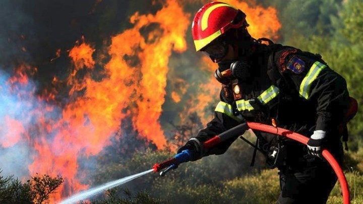 Νέα ενίσχυση των πυροσβεστικών δυνάμεων στην πυρκαγιά της Εύβοιας – ΤΩΡΑ