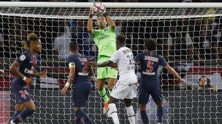 Τριάρα για…καλημέρα η Παρί, ντεμπούτο με ρεκόρ για Μπουφόν