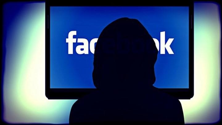 Φρίκη: Εξέδιδε τη σύζυγό του μέσω facebook