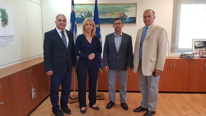 Δούρου: Επιμένουμε στον πατριωτισμό της πράξης και όχι των εντυπώσεων- ΦΩΤΟ