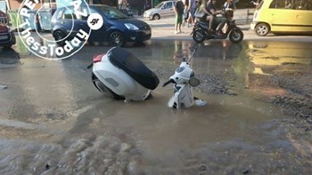 «Ποτάμι» η Αγίου Δημητρίου στη Θεσσαλονίκη από αγωγό που έσπασε – ΒΙΝΤΕΟ