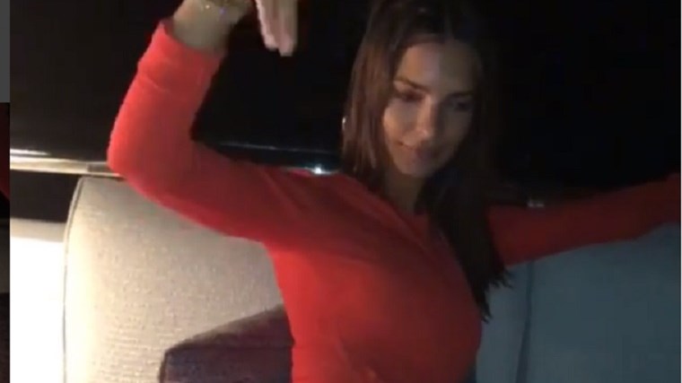 Τα σέξι… κουνήματα της Έμιλι Ρατακόφσκι – ΦΩΤΟ – ΒΙΝΤΕΟ