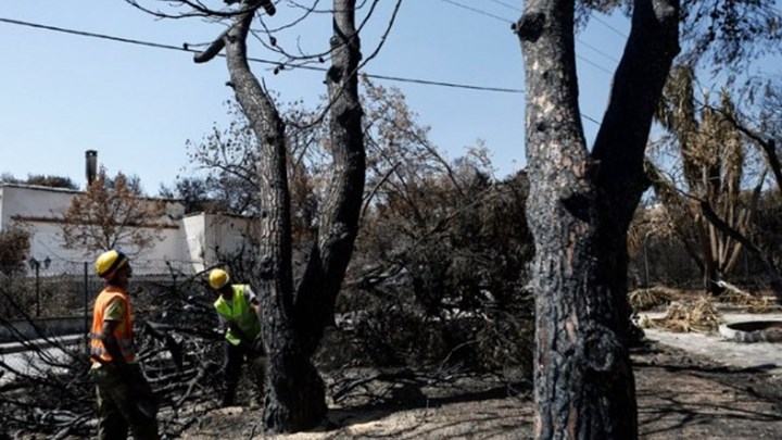 Παράσταση πολιτικής αγωγής για την πυρκαγιά στο Μάτι από συγγενή θυμάτων