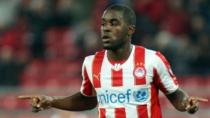 Ο Ολυμπιακός το πιο έντονο ενδιαφέρον για Κάμπελ