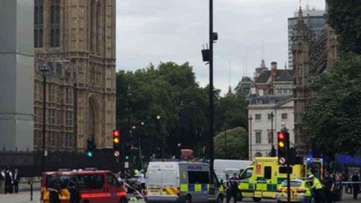Οι πρώτες εικόνες από το αυτοκίνητο που σκόρπισε τον τρόμο στο Λονδίνο – ΦΩΤΟ
