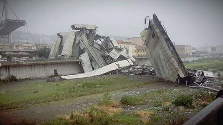 Ιταλοί διασώστες: Δεκάδες οι νεκροί από την κατάρρευση της γέφυρας στη Γένοβα- ΤΩΡΑ