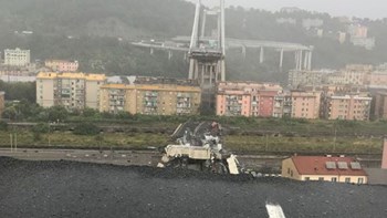 Η γέφυρα στη Γένοβα ισοπέδωσε τα σπίτια που βρίσκονταν από κάτω – Ένοικοι διαμερισμάτων ανάμεσα στους τραυματίες