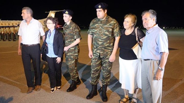 Βγήκαν από το νοσοκομείο οι Έλληνες στρατιωτικοί και επιστρέφουν σπίτι τους