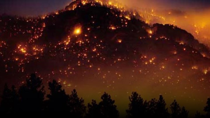 Πυρκαγιά στο Αχλαδόκαστρο στην Ορεινή Ναυπακτία