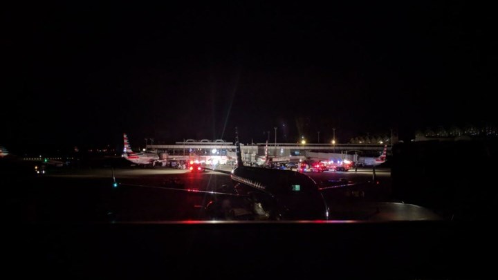 Το αεροδρόμιο Ρόναλντ Ρίγκαν της Ουάσινγκτον έχει βυθιστεί στο σκοτάδι – ΦΩΤΟ
