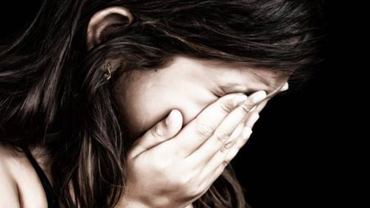 Το βιασμό της σε τουαλέτα μπαρ καταγγέλλει νεαρή Βρετανίδα