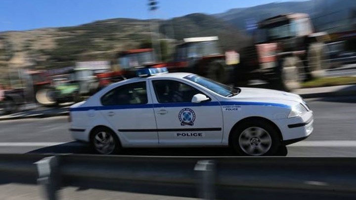 Λέσβος: Στο δόκανο της ΕΛ.ΑΣ δύο άνδρες που παρίσταναν τους αστυνομικούς και έκλεβαν κινητά αλλοδαπών