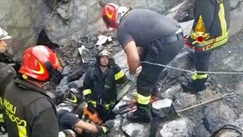 Ένα ζευγάρι και η 9χρονη κόρη τους ανασύρθηκαν νεκροί από τα συντρίμμια της γέφυρας στη Γένοβα