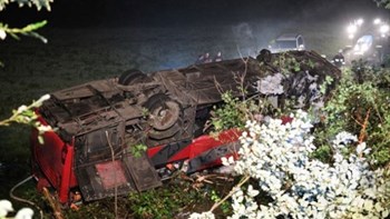 Τραγωδία με τουριστικό λεωφορείο στην Πολωνία – Τρεις νεκροί και 51 τραυματίες – ΦΩΤΟ