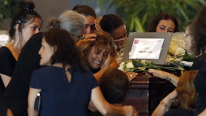 Θρήνος στις κηδείες των θυμάτων της Γένοβας – ΦΩΤΟ