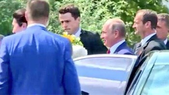 Αντιδράσεις από την παρουσία του Πούτιν στον γάμο της Αυστριακής ΥΠΕΞ