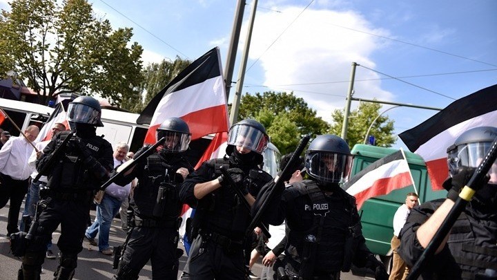 Συγκρούσεις  ακτιβιστών με ακροδεξιούς στο Βερολίνο – Τουλάχιστον ένας τραυματίας