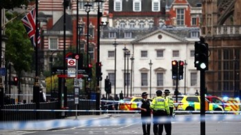 Κατηγορίες για απόπειρα ανθρωποκτονίας απαγγέλθηκαν στον δράστη της επίθεσης με αυτοκίνητο έξω από το Κοινοβούλιο στο Λονδίνο