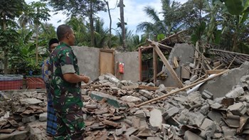 Σεισμική δόνηση 6,3 R στο Λόμποκ της Ινδονησίας  – Ένας ελαφρά τραυματίας – Φθορές σε δεκάδες σπίτια – ΦΩΤΟ – ΒΙΝΤΕΟ