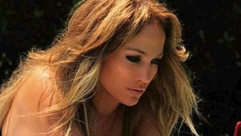 Η JLo μας χάρισε το ωραιότερο εξώφυλλο της ζωής της