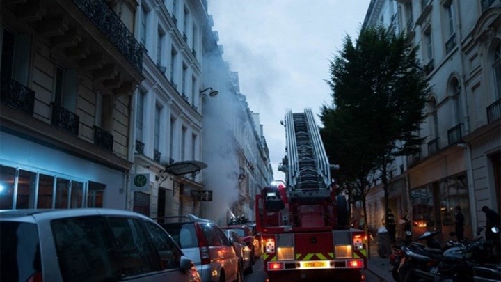 Τουλάχιστον 19 τραυματίες σε πυρκαγιά κτιρίου στο Παρίσι – Πέντε παιδιά νοσηλεύονται σε κρίσιμη κατάσταση