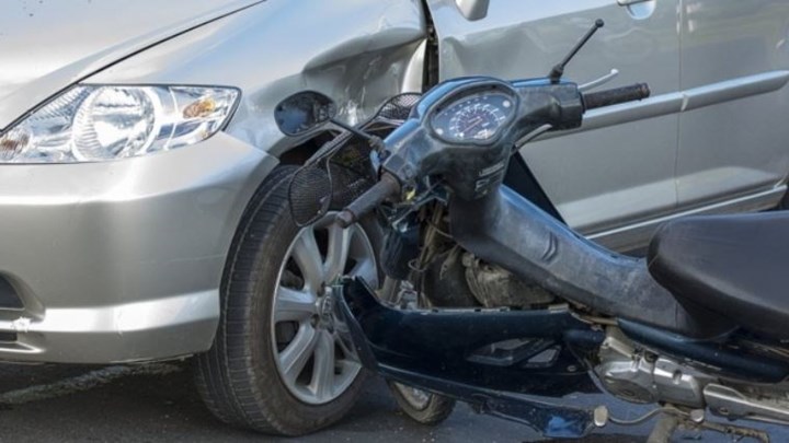 Ασυνείδητος οδηγός εγκατέλειψε δικυκλιστή μετά από τροχαίο ατύχημα