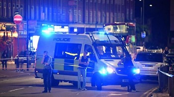 Πυροβολισμοί έξω από σταθμό μετρό στο Λονδίνο – Τρεις τραυματίες – ΦΩΤΟ