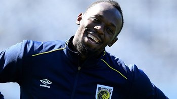 Ο Γιουσέιν Μπολτ έγινε… ποδοσφαιριστής – Ξεκίνησε τις προπονήσεις – BINTEO