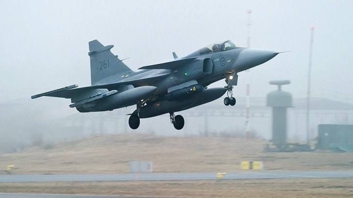 Κατέπεσε σουηδικό μαχητικό αεροσκάφος – Σώος ο πιλότος