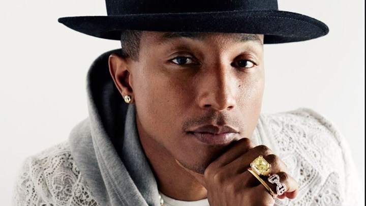 Στη Μύκονο ο διάσημος σταρ της μουσικής Φάρελ Γουίλιαμς – ΒΙΝΤΕΟ